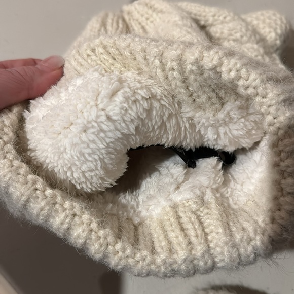 Sherpa lined winter hat and mitts set - Picture 3 of 5